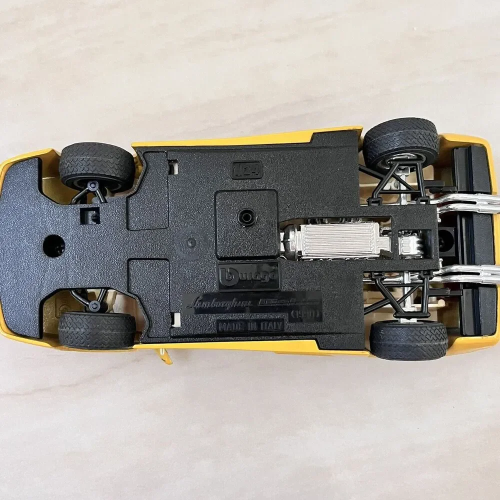 Bburago Lamborghini Diablo 1990 Collection Diecast Model Car 1/24 Yellow Italy